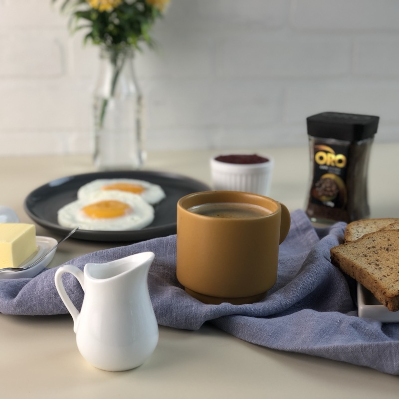 Escena de desayuno editorial