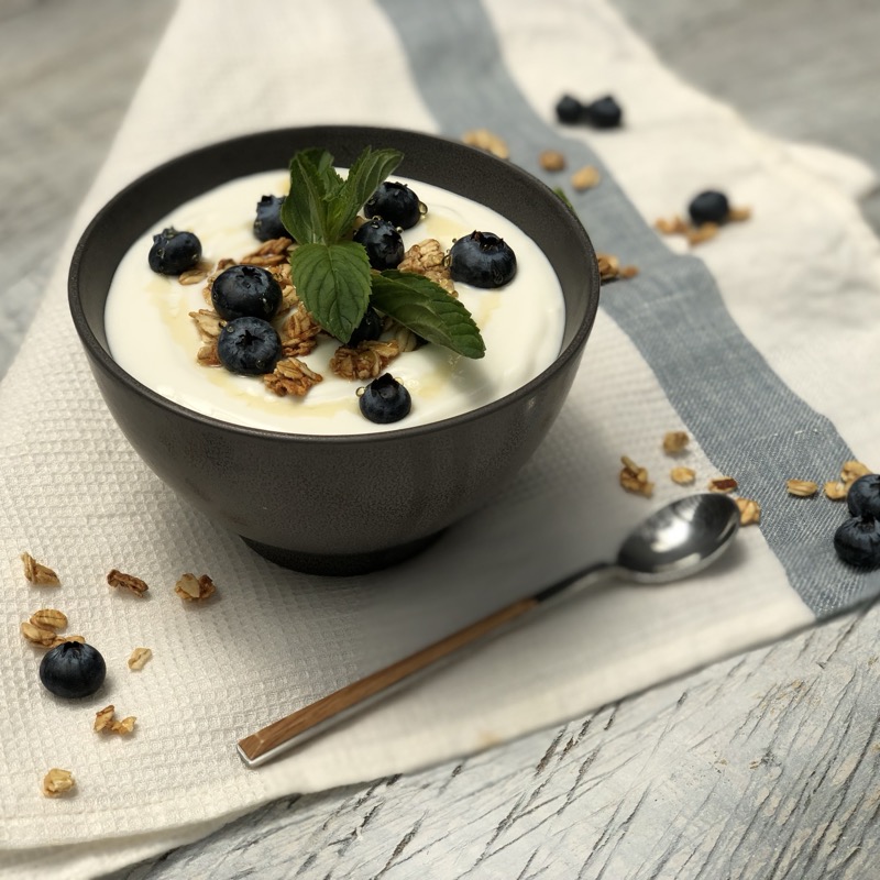 Tazón de yogurt con granola para Danone