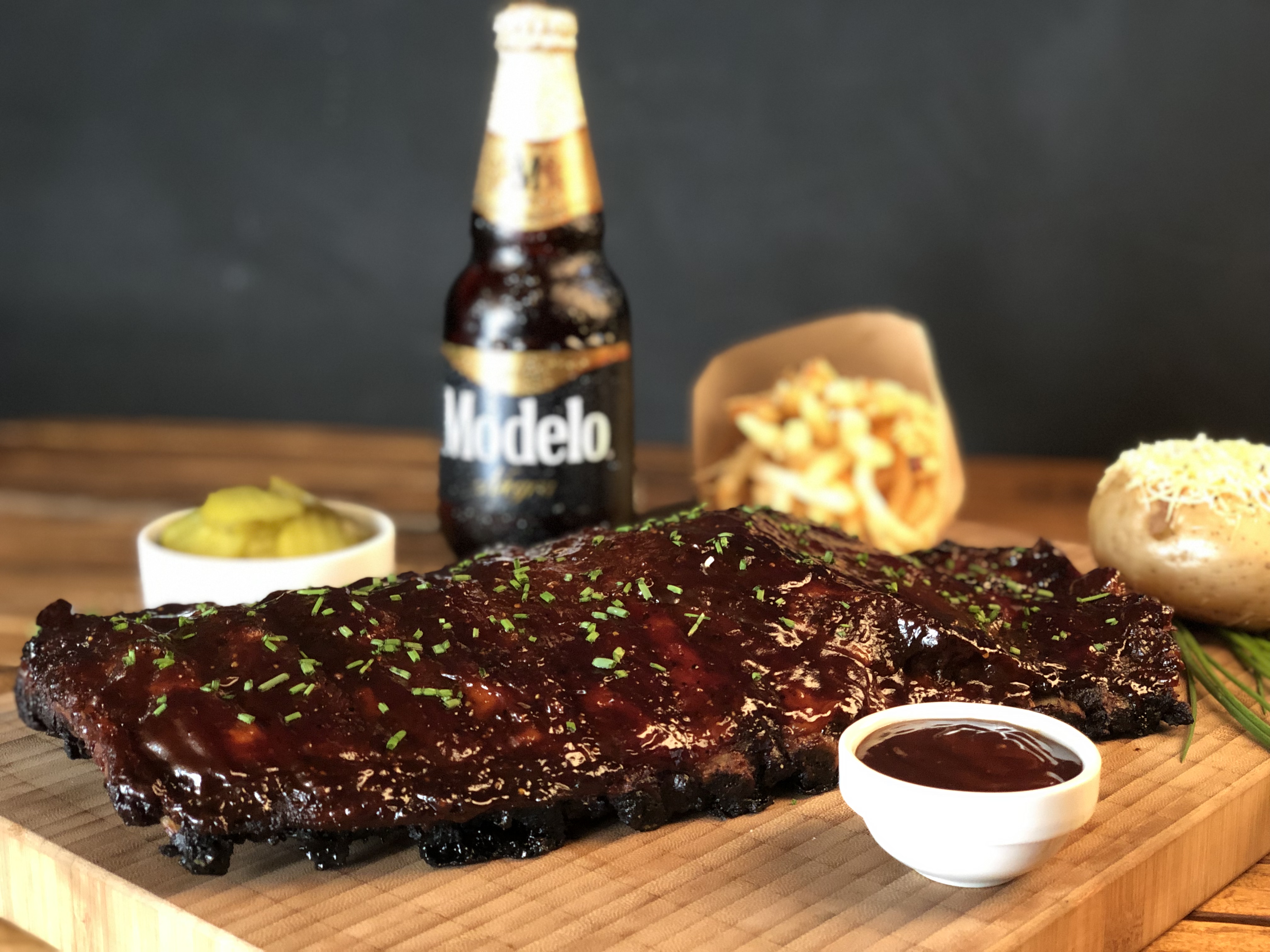 Costillas BBQ con Cerveza Modelo Negra